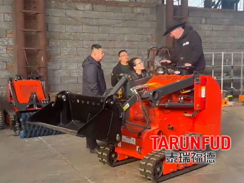 滑移裝載機出口
